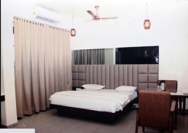 Hotel Central Park Ulhasnagar Exterior photo